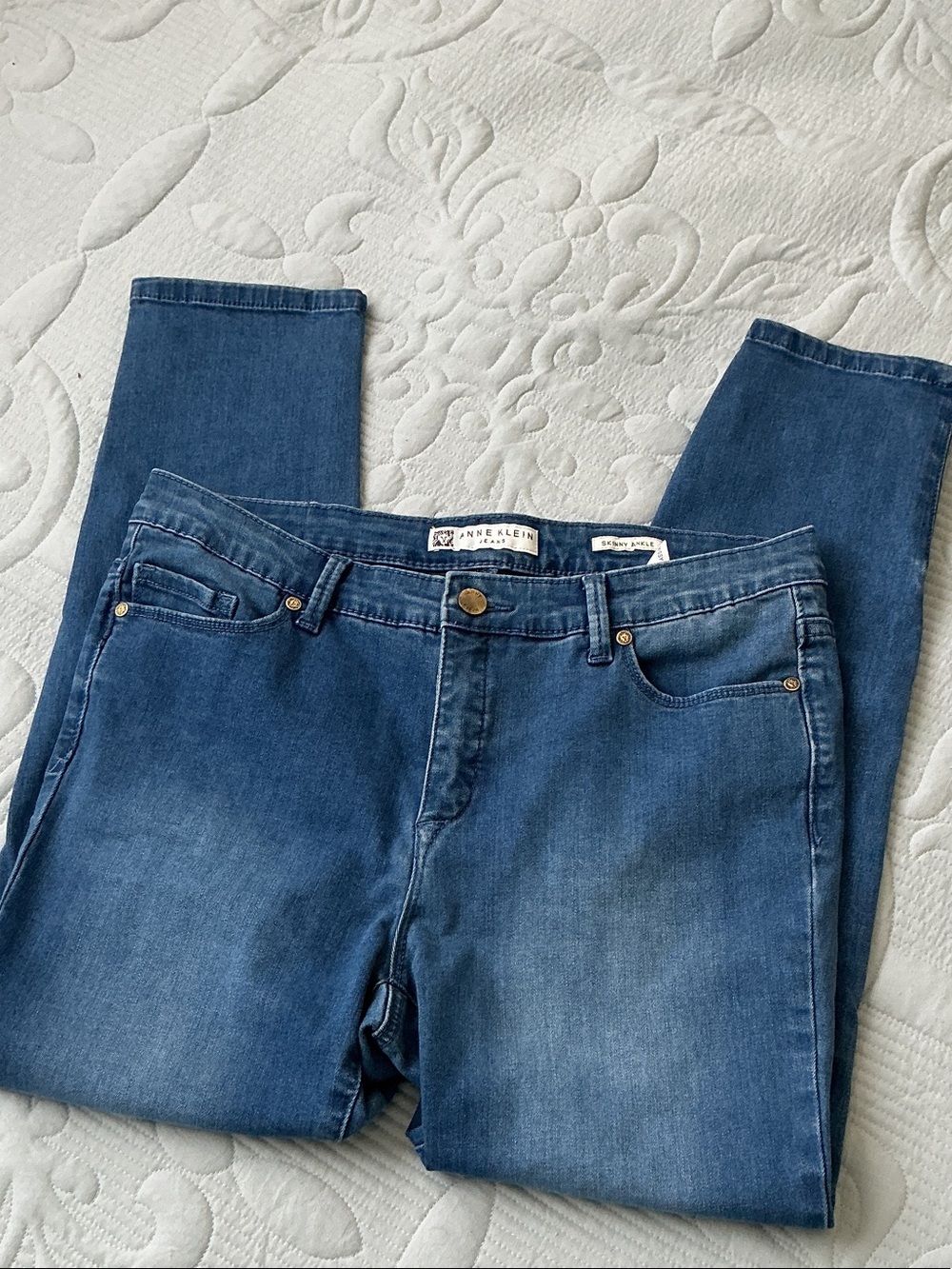 Anne Klein Skinny Ankle with Zipper Medium Wash Denim Jeans